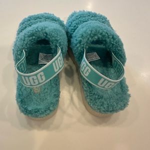 WOMANS OH FLUFFITA UGG SLIPPERS IN TIDE POOL